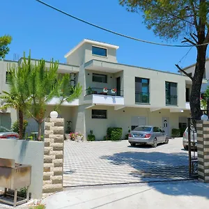 *** Hotel Vila Celaj Albania